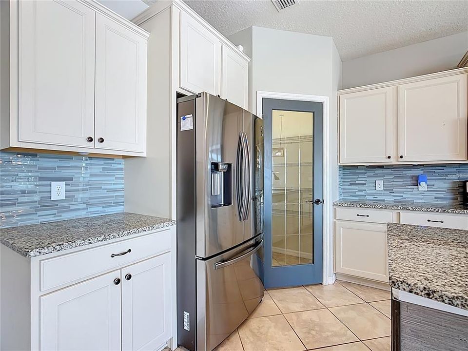 待售: $419,000 (5 贝兹, 3 浴室, 2705 平方英尺)