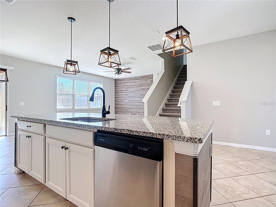 待售: $419,000 (5 贝兹, 3 浴室, 2705 平方英尺)