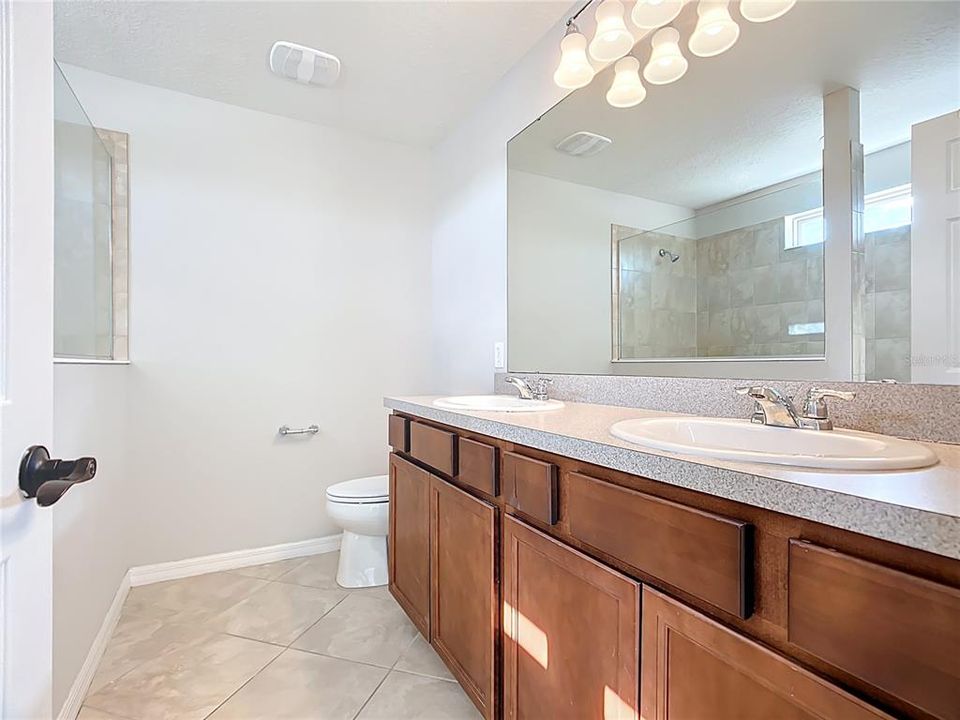 待售: $419,000 (5 贝兹, 3 浴室, 2705 平方英尺)