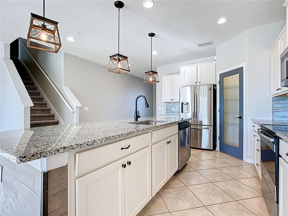 待售: $419,000 (5 贝兹, 3 浴室, 2705 平方英尺)