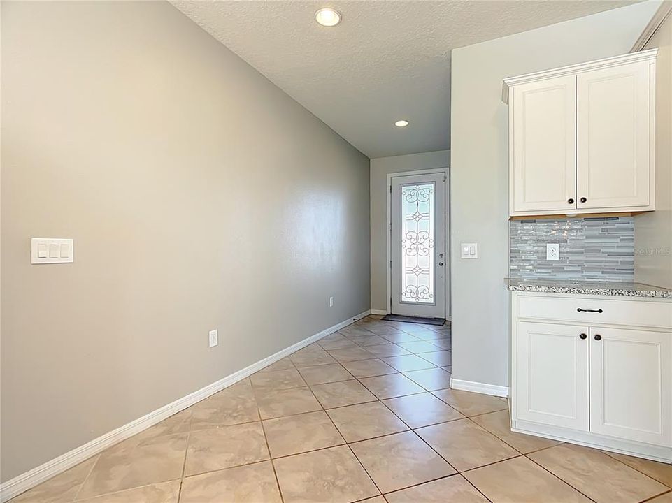 待售: $419,000 (5 贝兹, 3 浴室, 2705 平方英尺)