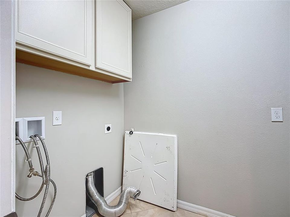 待售: $419,000 (5 贝兹, 3 浴室, 2705 平方英尺)