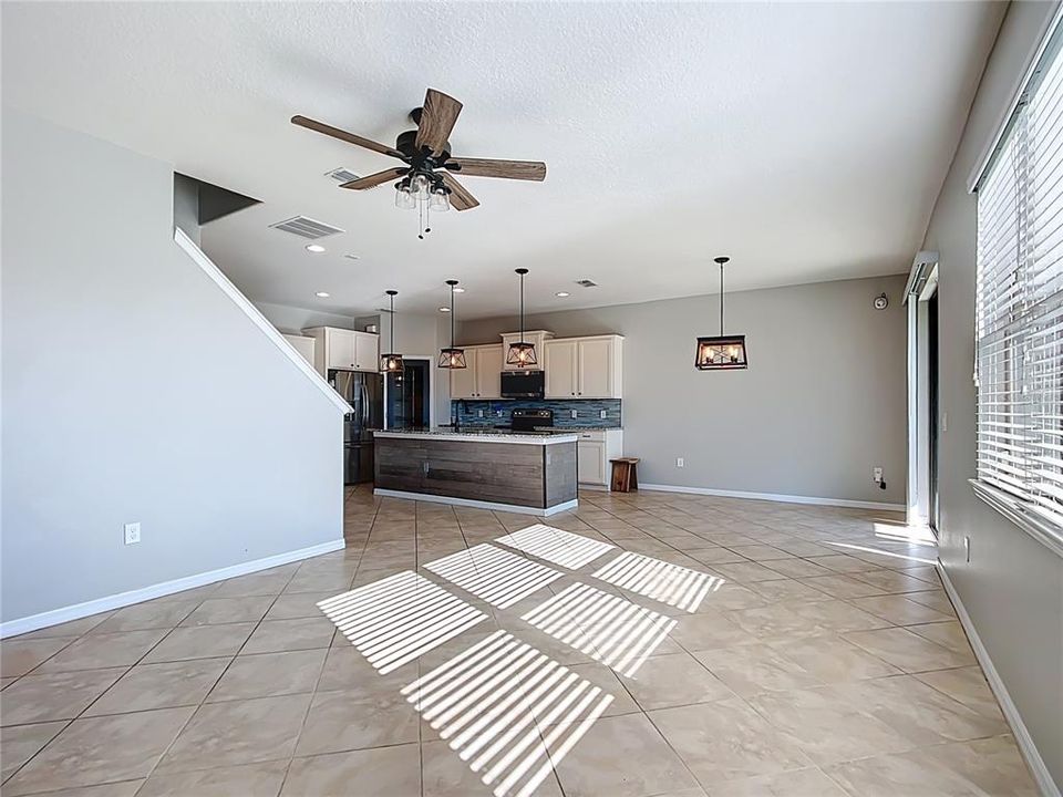 待售: $419,000 (5 贝兹, 3 浴室, 2705 平方英尺)