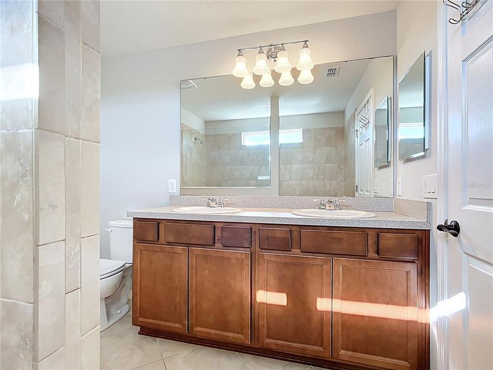 待售: $419,000 (5 贝兹, 3 浴室, 2705 平方英尺)