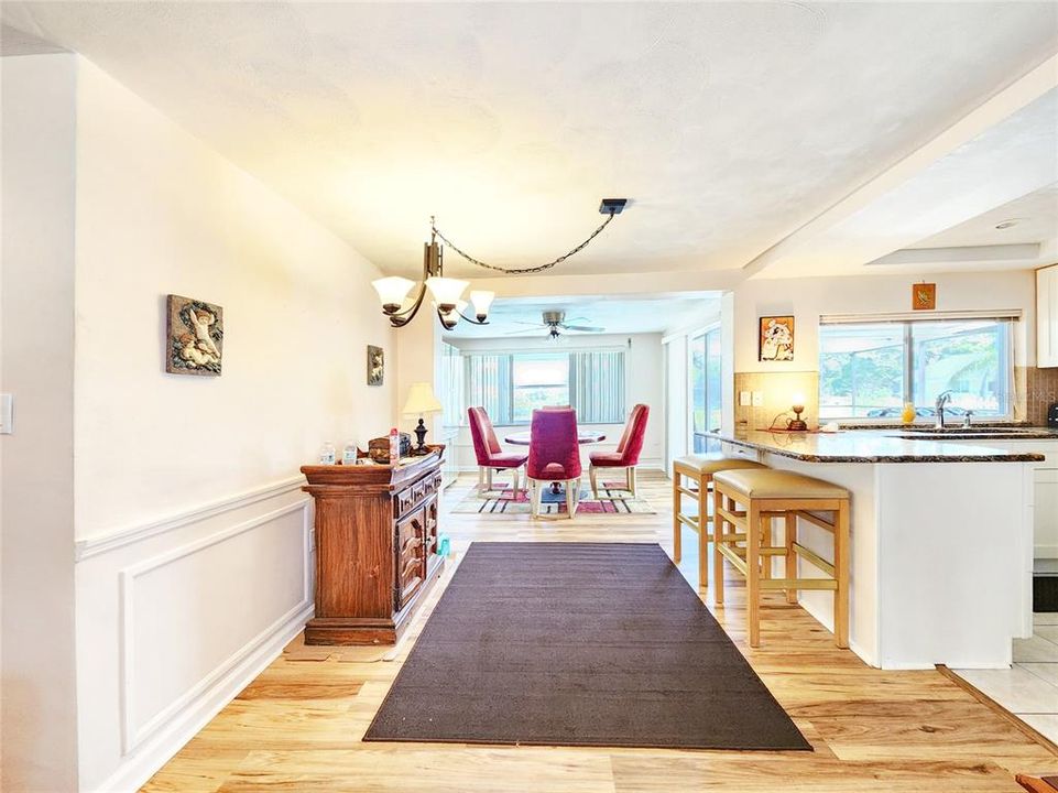 For Sale: $279,000 (2 beds, 2 baths, 1068 Square Feet)