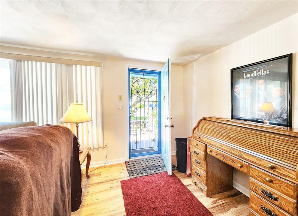 For Sale: $279,000 (2 beds, 2 baths, 1068 Square Feet)