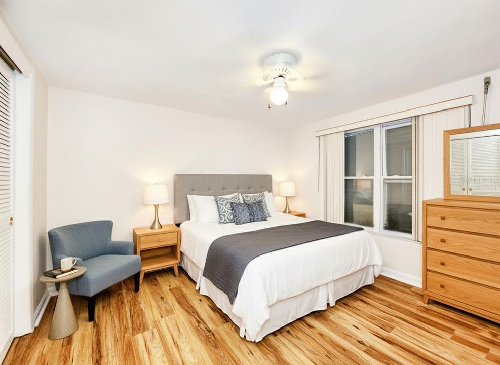 For Sale: $279,000 (2 beds, 2 baths, 1068 Square Feet)