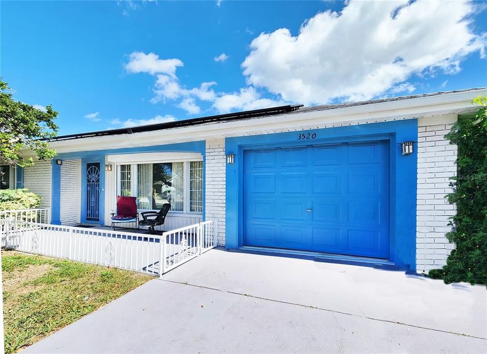 For Sale: $279,000 (2 beds, 2 baths, 1068 Square Feet)