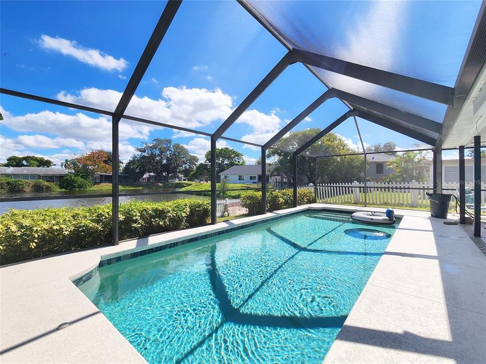 For Sale: $279,000 (2 beds, 2 baths, 1068 Square Feet)