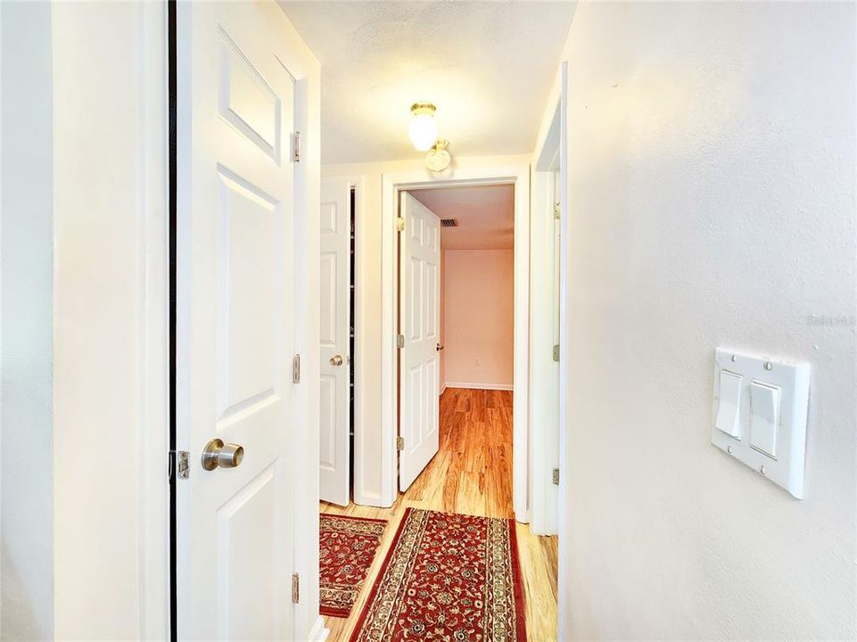 For Sale: $279,000 (2 beds, 2 baths, 1068 Square Feet)