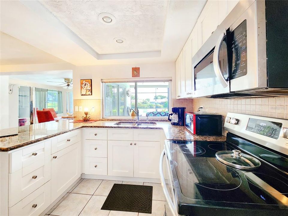 For Sale: $279,000 (2 beds, 2 baths, 1068 Square Feet)