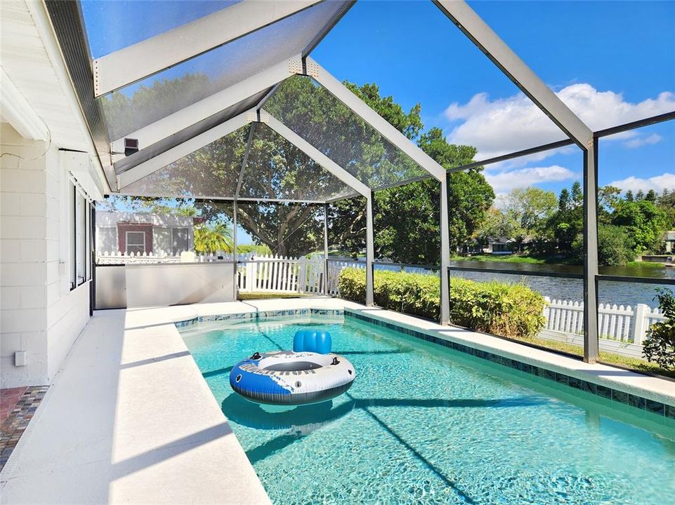 For Sale: $279,000 (2 beds, 2 baths, 1068 Square Feet)