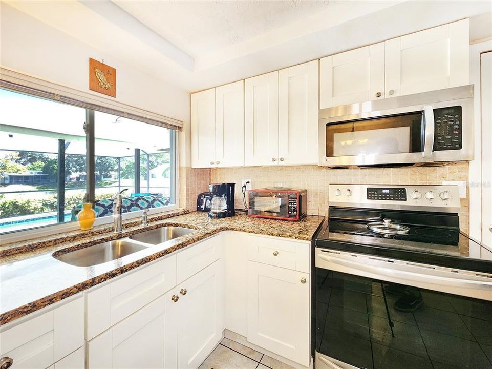 For Sale: $279,000 (2 beds, 2 baths, 1068 Square Feet)