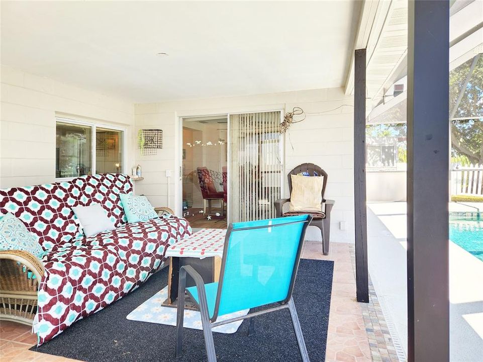 For Sale: $279,000 (2 beds, 2 baths, 1068 Square Feet)