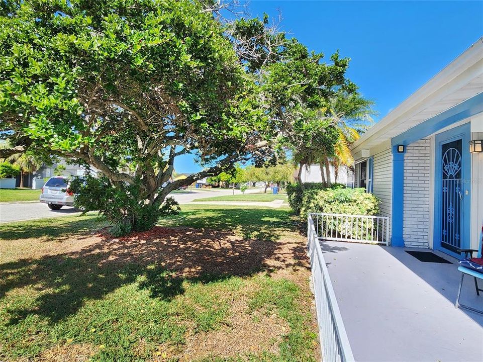 For Sale: $279,000 (2 beds, 2 baths, 1068 Square Feet)