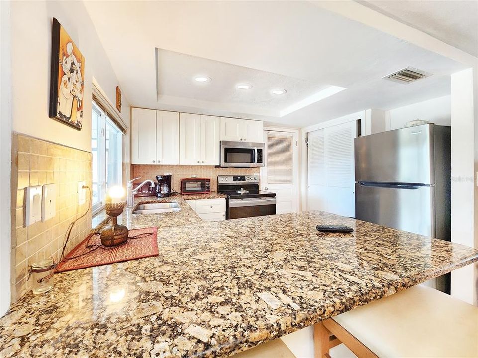 For Sale: $279,000 (2 beds, 2 baths, 1068 Square Feet)