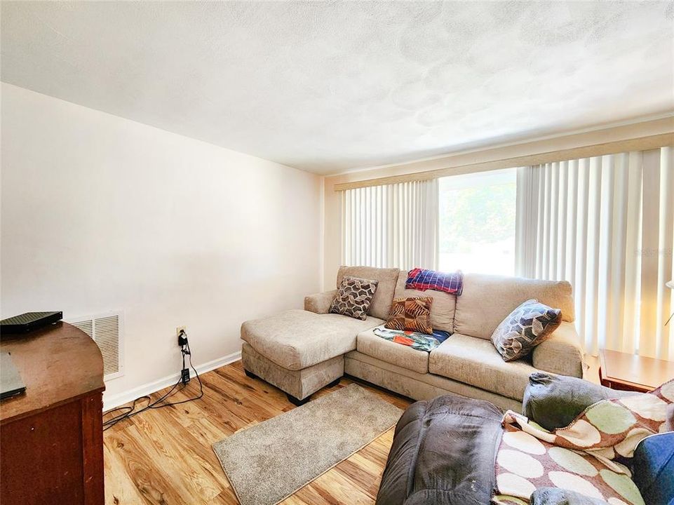 For Sale: $279,000 (2 beds, 2 baths, 1068 Square Feet)