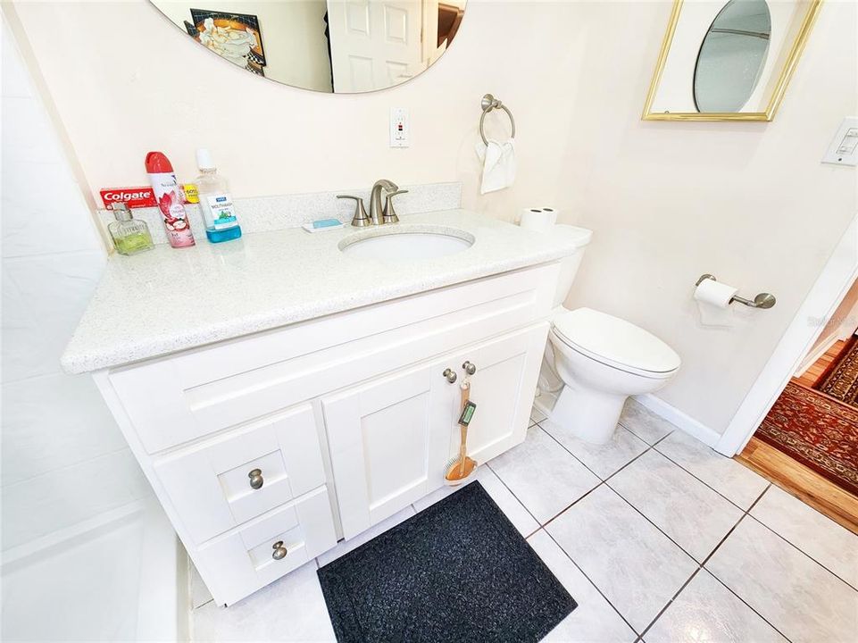 For Sale: $279,000 (2 beds, 2 baths, 1068 Square Feet)