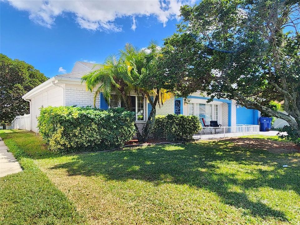 For Sale: $279,000 (2 beds, 2 baths, 1068 Square Feet)