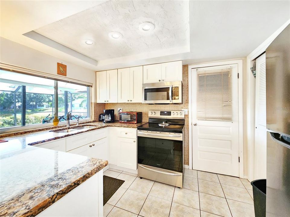 For Sale: $279,000 (2 beds, 2 baths, 1068 Square Feet)