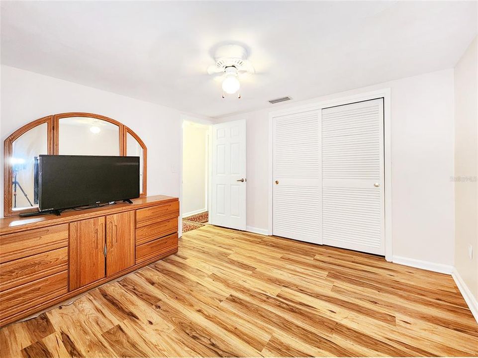 For Sale: $279,000 (2 beds, 2 baths, 1068 Square Feet)