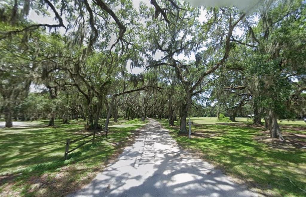 На продажу: $79,999 (0.64 acres)