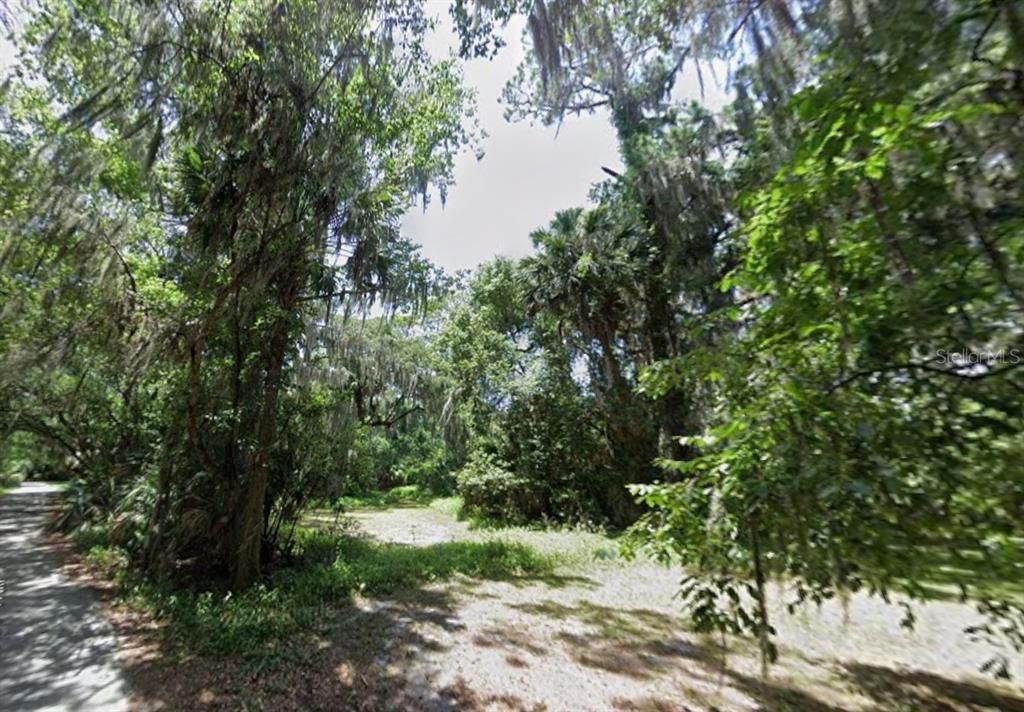 На продажу: $79,999 (0.64 acres)