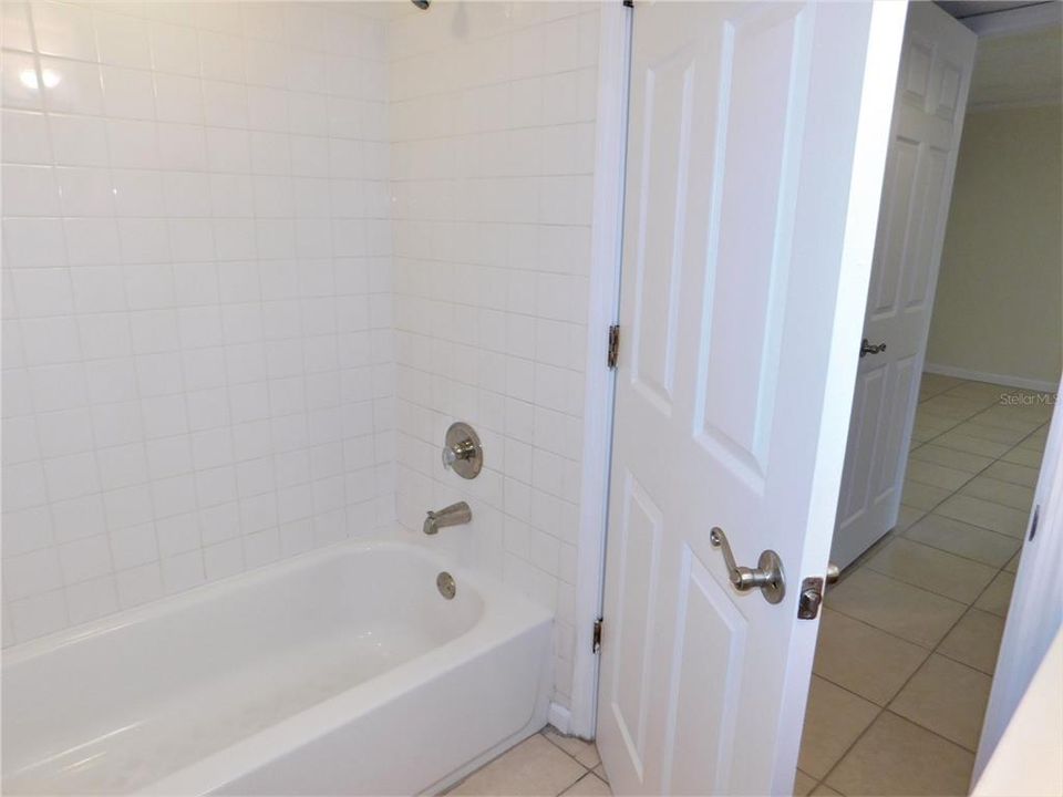 Active With Contract: $1,525 (2 beds, 2 baths, 946 Square Feet)