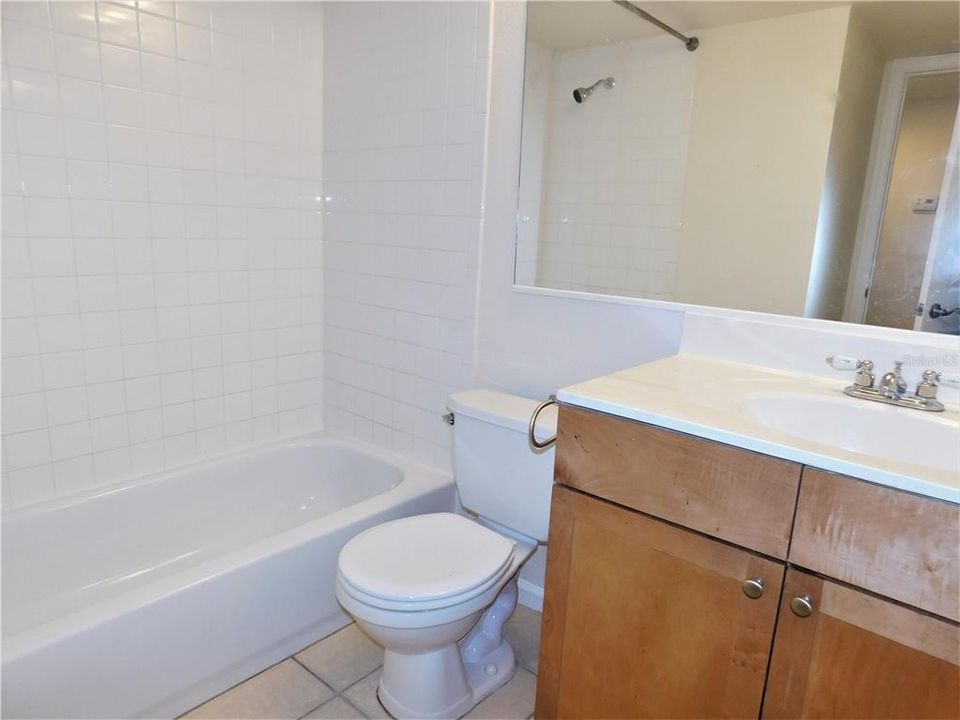 Active With Contract: $1,525 (2 beds, 2 baths, 946 Square Feet)