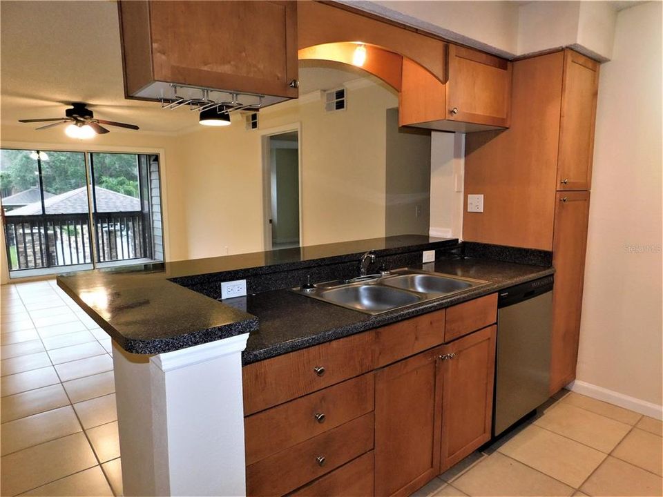 Active With Contract: $1,525 (2 beds, 2 baths, 946 Square Feet)