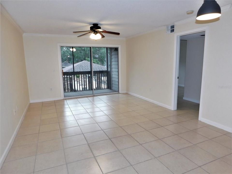 Active With Contract: $1,525 (2 beds, 2 baths, 946 Square Feet)