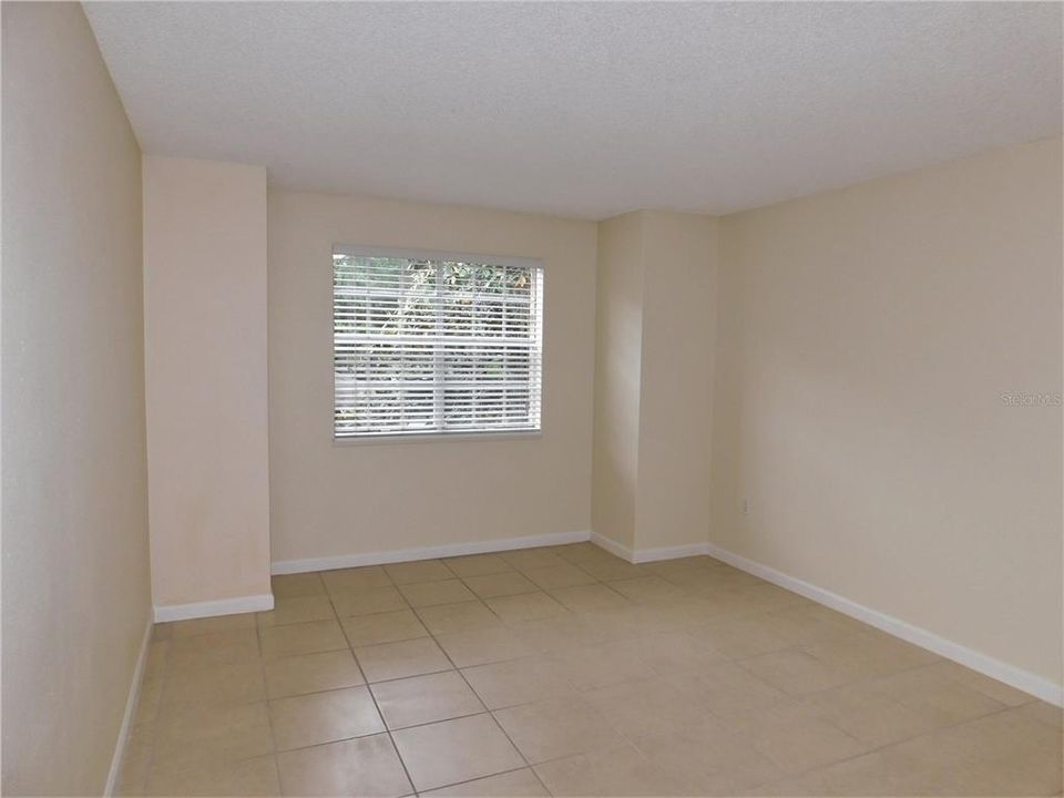 Active With Contract: $1,525 (2 beds, 2 baths, 946 Square Feet)