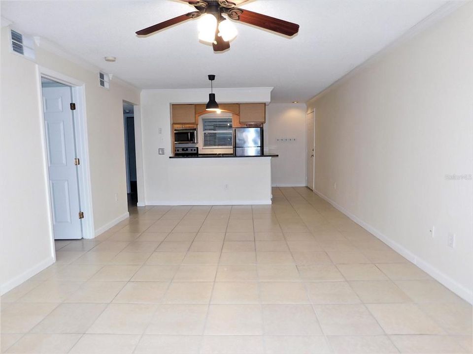 Active With Contract: $1,525 (2 beds, 2 baths, 946 Square Feet)