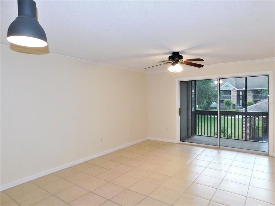 Active With Contract: $1,525 (2 beds, 2 baths, 946 Square Feet)