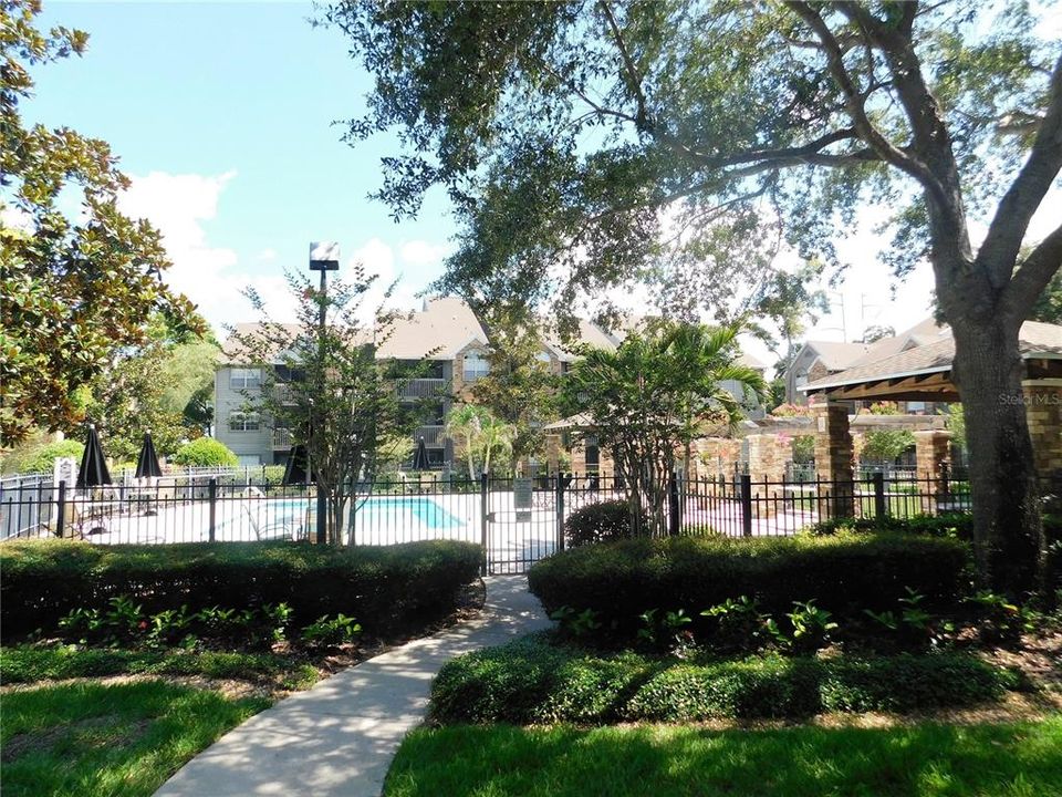 Active With Contract: $1,525 (2 beds, 2 baths, 946 Square Feet)