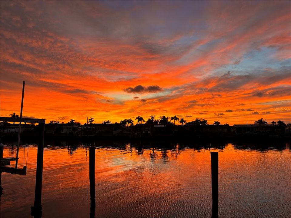 For Sale: $579,900 (2 beds, 2 baths, 1650 Square Feet)