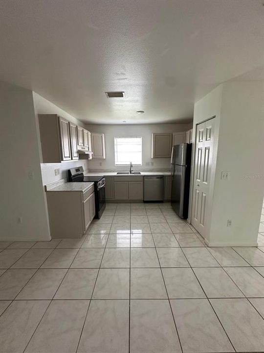 В аренду: $1,695 (3 спален, 2 ванн, 1108 Квадратных фут)