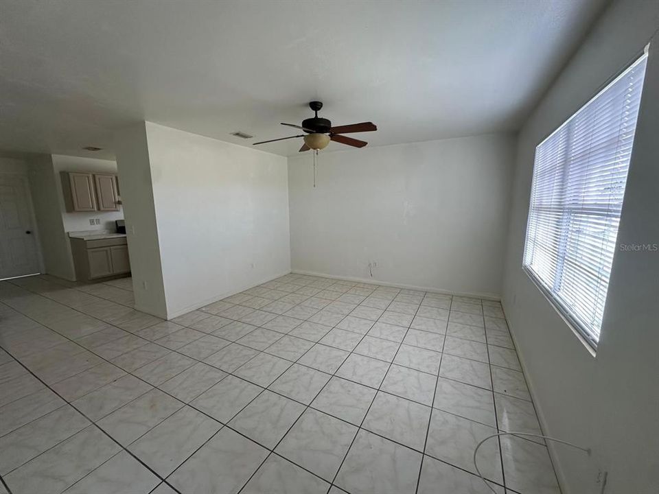 В аренду: $1,695 (3 спален, 2 ванн, 1108 Квадратных фут)