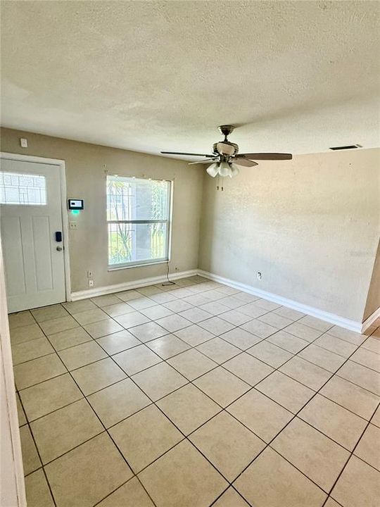 В аренду: $2,500 (4 спален, 2 ванн, 1856 Квадратных фут)