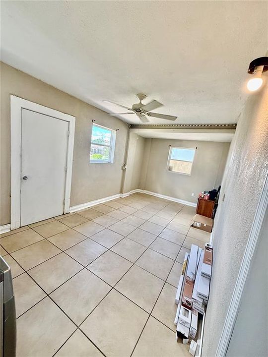 В аренду: $2,500 (4 спален, 2 ванн, 1856 Квадратных фут)