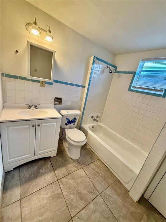 В аренду: $2,500 (4 спален, 2 ванн, 1856 Квадратных фут)