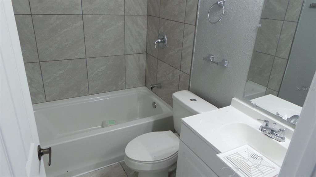 For Rent: $1,100 (2 beds, 1 baths, 800 Square Feet)