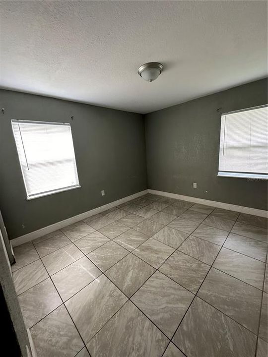 For Rent: $1,100 (2 beds, 1 baths, 800 Square Feet)