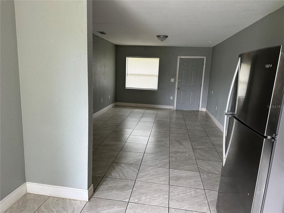 For Rent: $1,100 (2 beds, 1 baths, 800 Square Feet)