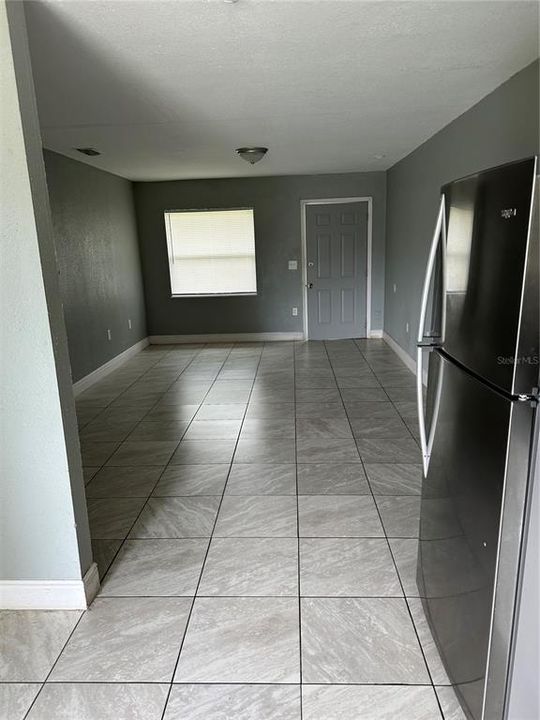 For Rent: $1,100 (2 beds, 1 baths, 800 Square Feet)