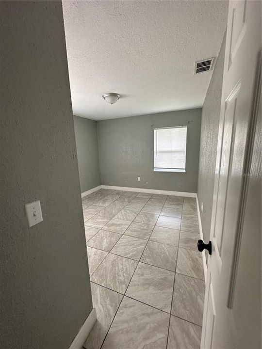 For Rent: $1,100 (2 beds, 1 baths, 800 Square Feet)