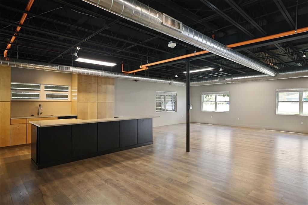 For Sale: $1,950,000 (4 beds, 3 baths, 7040 Square Feet)