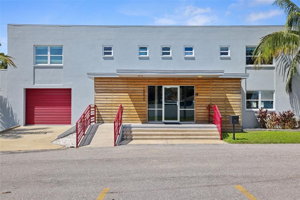 For Sale: $1,950,000 (4 beds, 3 baths, 7040 Square Feet)