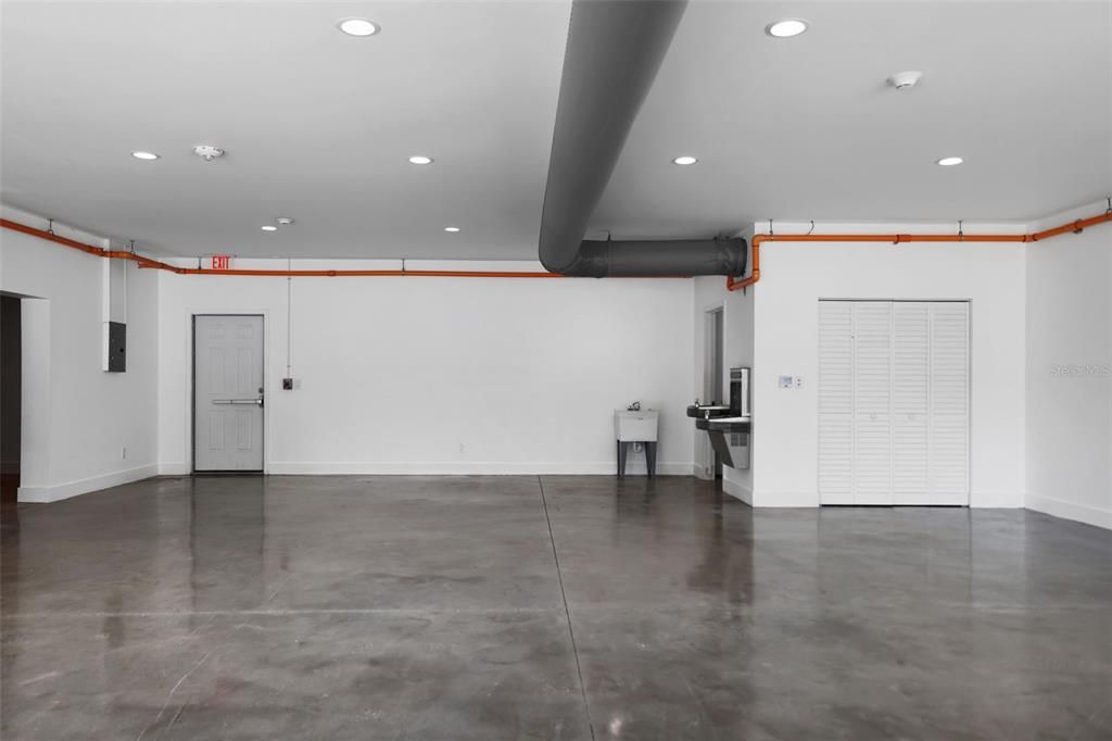 For Sale: $1,950,000 (4 beds, 3 baths, 7040 Square Feet)