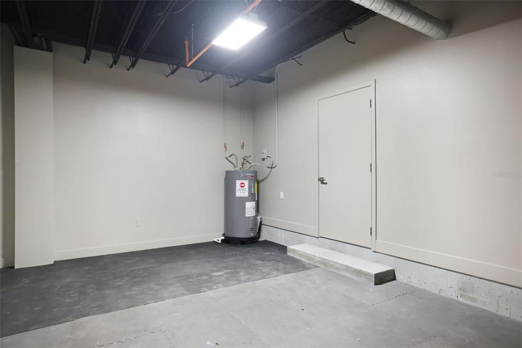 For Sale: $1,950,000 (4 beds, 3 baths, 7040 Square Feet)